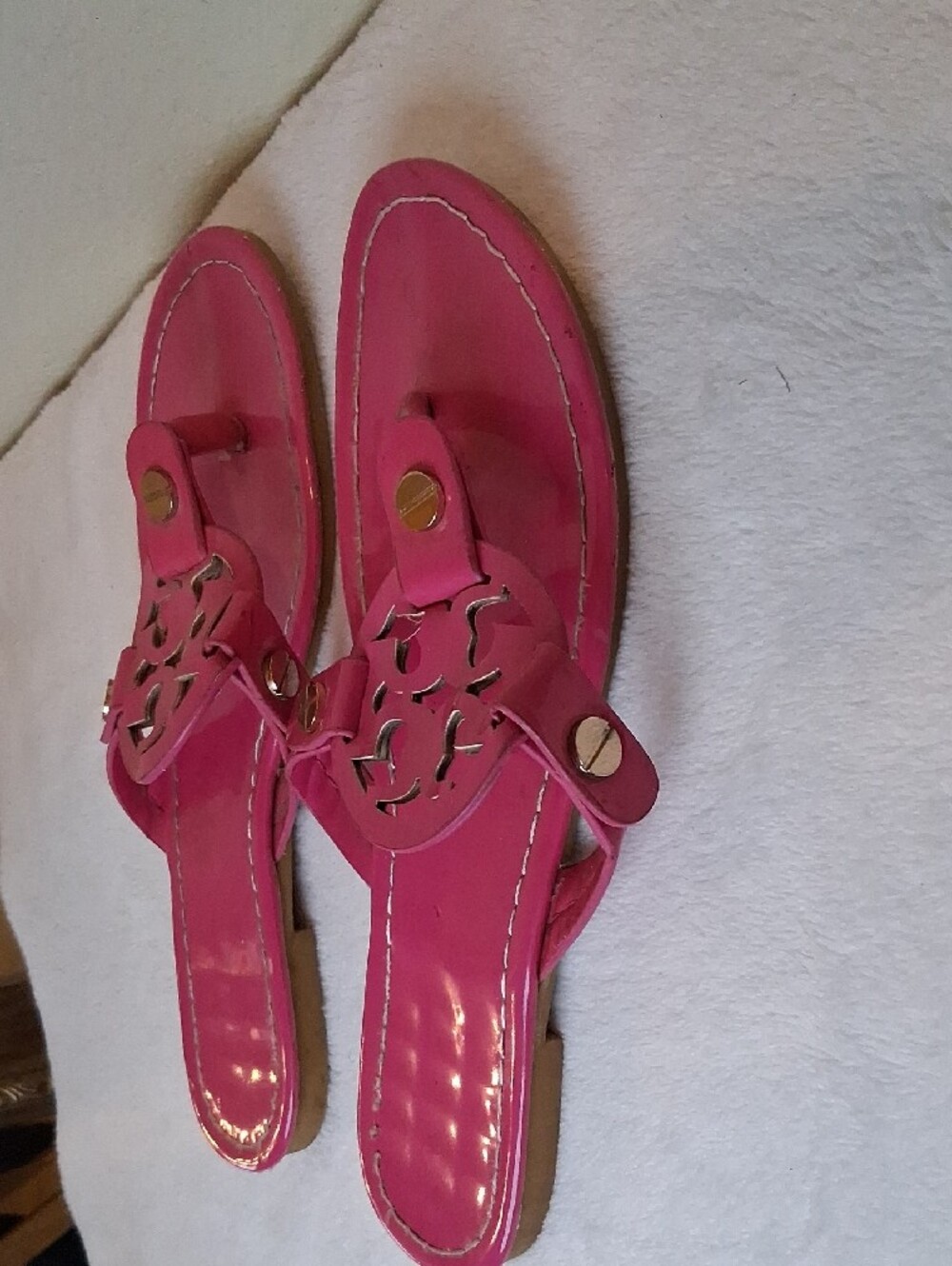 Tory Burch Hot Pink Logo Cutout Toe-Post Sandals - Picture 5 of 6